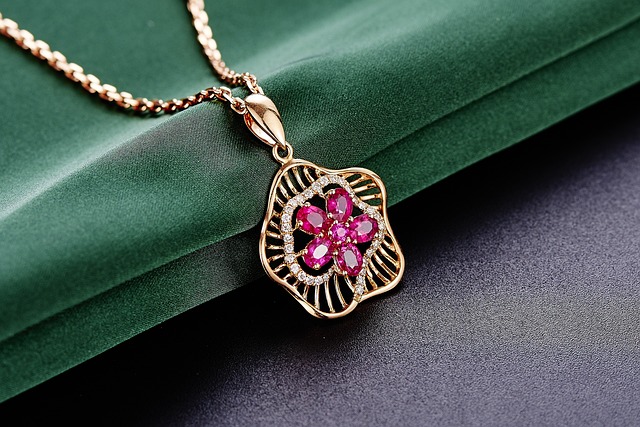 Personnalisez votre pendentif porte-photo pour un bijou unique et personnalisé