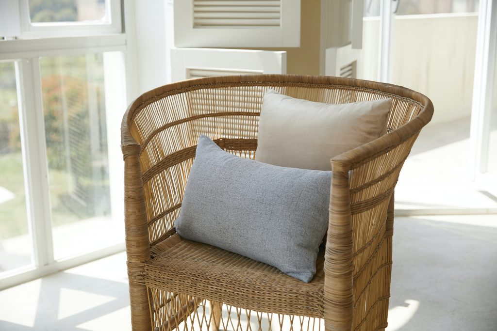 Le fauteuil en rotin, un élément de décoration authentique et chaleureux